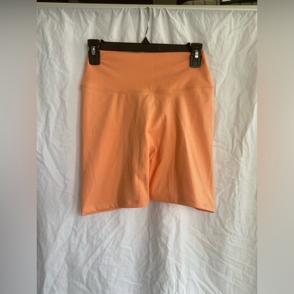 CSB crop shop boutique SERENITY SCRUNCH SHORTS 4" | light orange Size XL - Picture 5 of 9